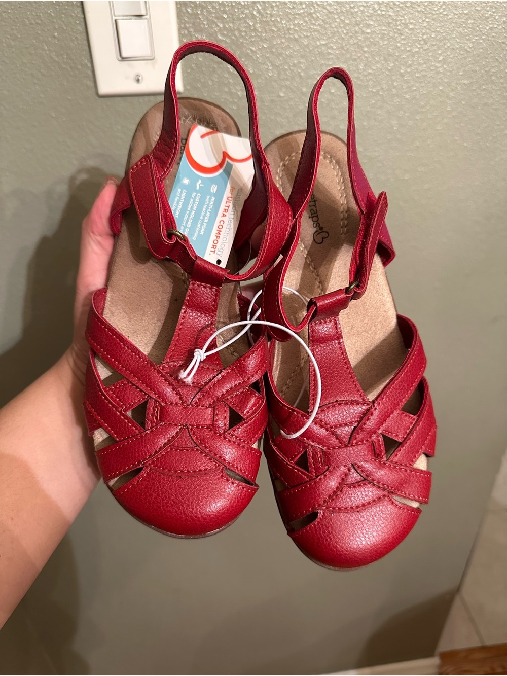 Baretraps Women's Red Slingback Comfort Sandals Size 7